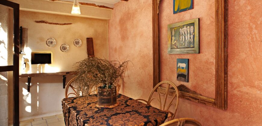 Riad en médina avec jardin intérieur très bien situé, vendu meublé.