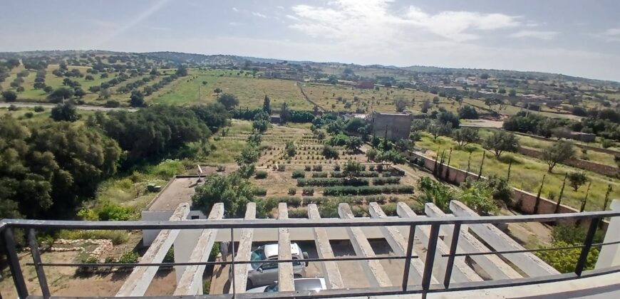 Villa en campagne en situation dominante