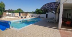 Villa en campagne en situation dominante