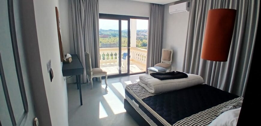 Villa en campagne en situation dominante