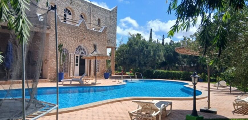 Magnifique villa en secteur urbain