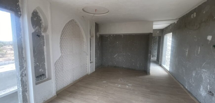 Grande villa neuve en secteur urbain
